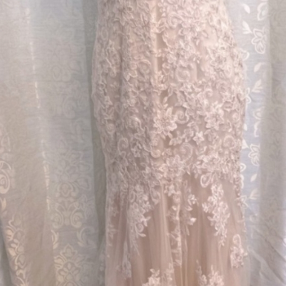 Maggie Sottero Collins wedding dress - Picture 13 of 13